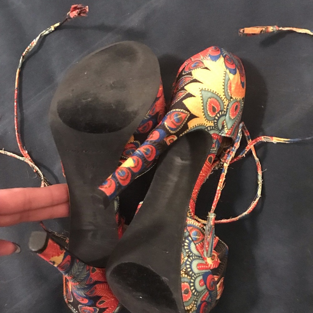 Penny Loves Kenny Multicolor Peacock Heels - Picture 2 of 4